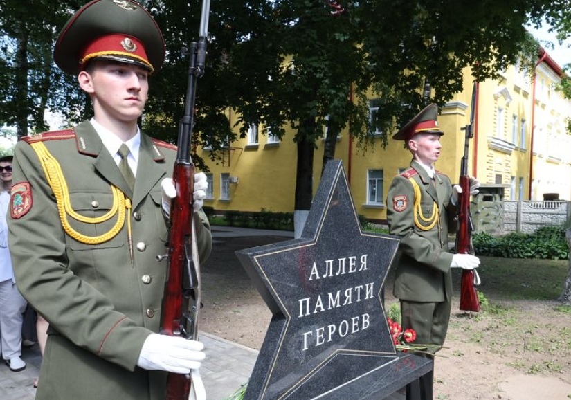 Аллея памяти павшим героям.