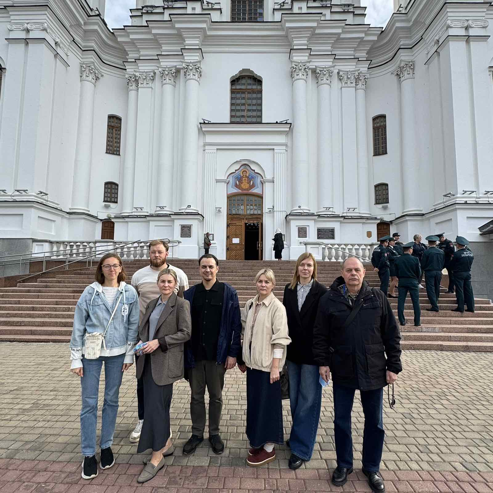 17 сентября 2026 года, в День народного единства, сотрудники Витебского ЦСМС приняли участие в общегородском молебне «За единую Беларусь!», который прошел в Свято-Успенском кафедральном соборе Витебска.